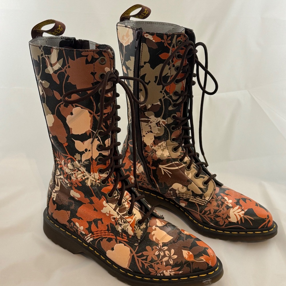 DISCONTINUED Dr. Martens Cerys 14Eye Floral Leather Boot Pointed Toe RARE US L 9